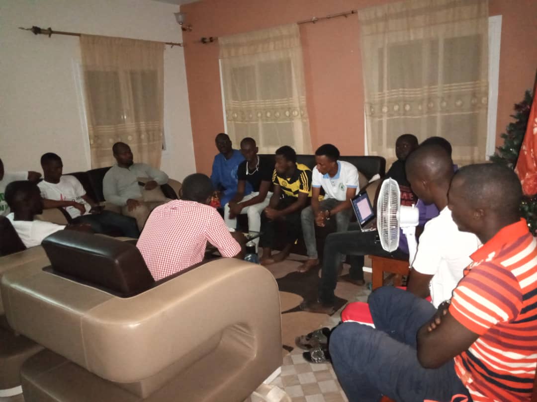 Les étudiants de l’université ASSANE SECK de Ziguinchor chez GUY MARIUS SAGNA