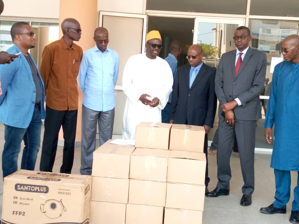 Lutte contre le coronavirus: Le barreau octroie des masques et des gels