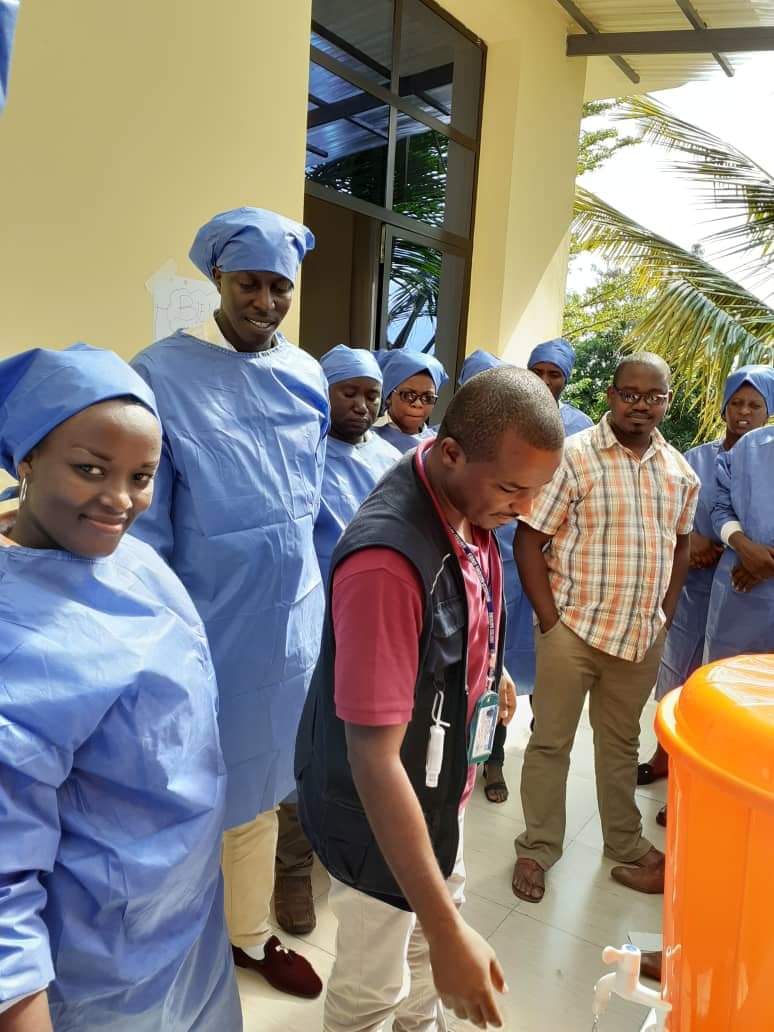 Santé : L’OMS forme plus de 50 000 travailleurs de la santé à travers l’Afrique sur la prévention et le contrôle des infections