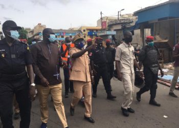 Démolition des cantines autour du bâtiment central de Sandaga