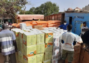 Le Ministère de l’Urbanisme, du Logement et de l’Hygiène publique a procédé, ce samedi 2 mai, à une remise de denrées alimentaires et de produits nettoyants aux populations des bidonvilles…