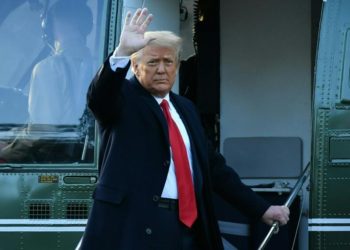 Trump quitte la Maison Blanche à quelques heures de la fin de son mandat.
