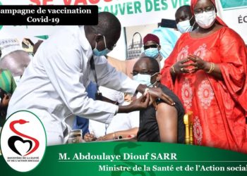 Covid-19: Le ministre de la santé Abdoulaye Diouf Sarr s’est fait vacciner ce mardi.