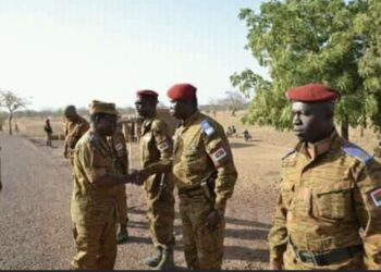 L’armée Burkinabé attaque des terroristes en pleine formation