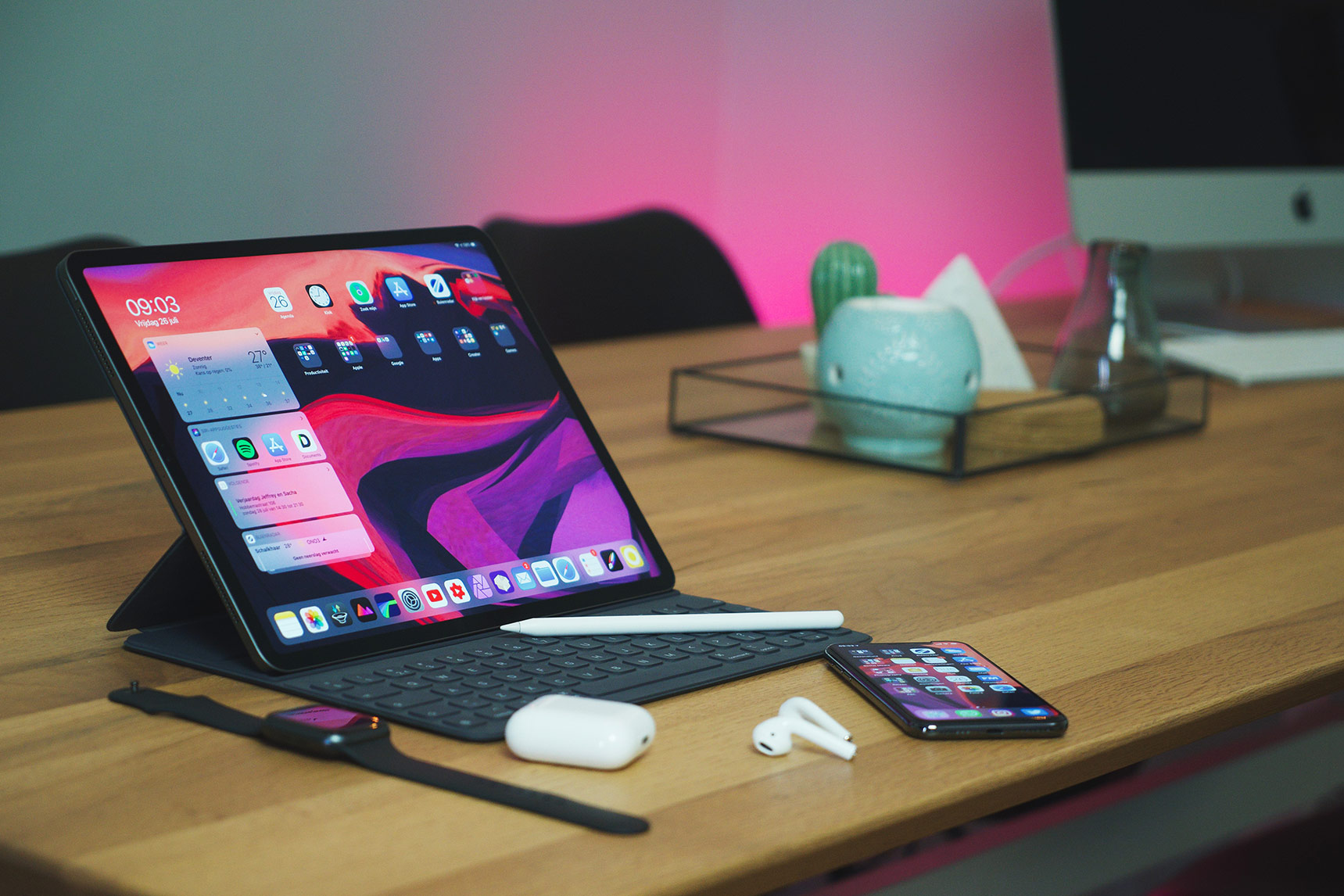 10 Best Workspace Gadgets To Totally Upgrade Your Desk Right Now