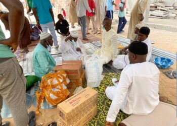 Opération de charme du leader politique Mamadou Libass Basse à Djedah Thiaroye kaw