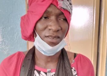 PAR AMOUR KHADIM MBOUP PASSE LE BAC À LA PLACE DE SA COPINE EN SE DÉGUISANT EN UNE FEMME