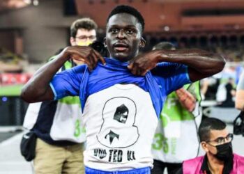 Bamba Dieng sur le trône de la canebière