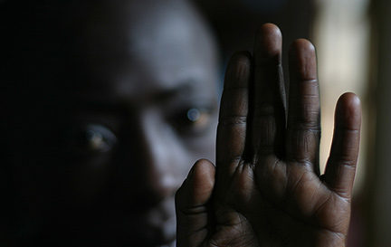 Le Jeune Marié Baillone et viole une Fillette