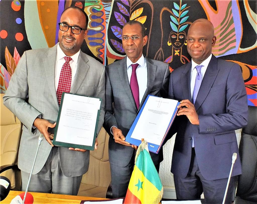 Signature de quatre (4) accords de financement pour un montant global de 495 millions de dollars, soit 272 milliards 250 millions de FCFA…