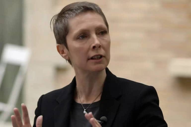 Madiambal Diagne, remplacé par Anne Cécile Robert à la tête de l’Union de la Presse Francophone (UPF).