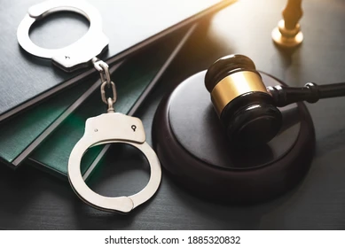 Un père tue son fils aîné âgé de 22 ans et prend la fuite