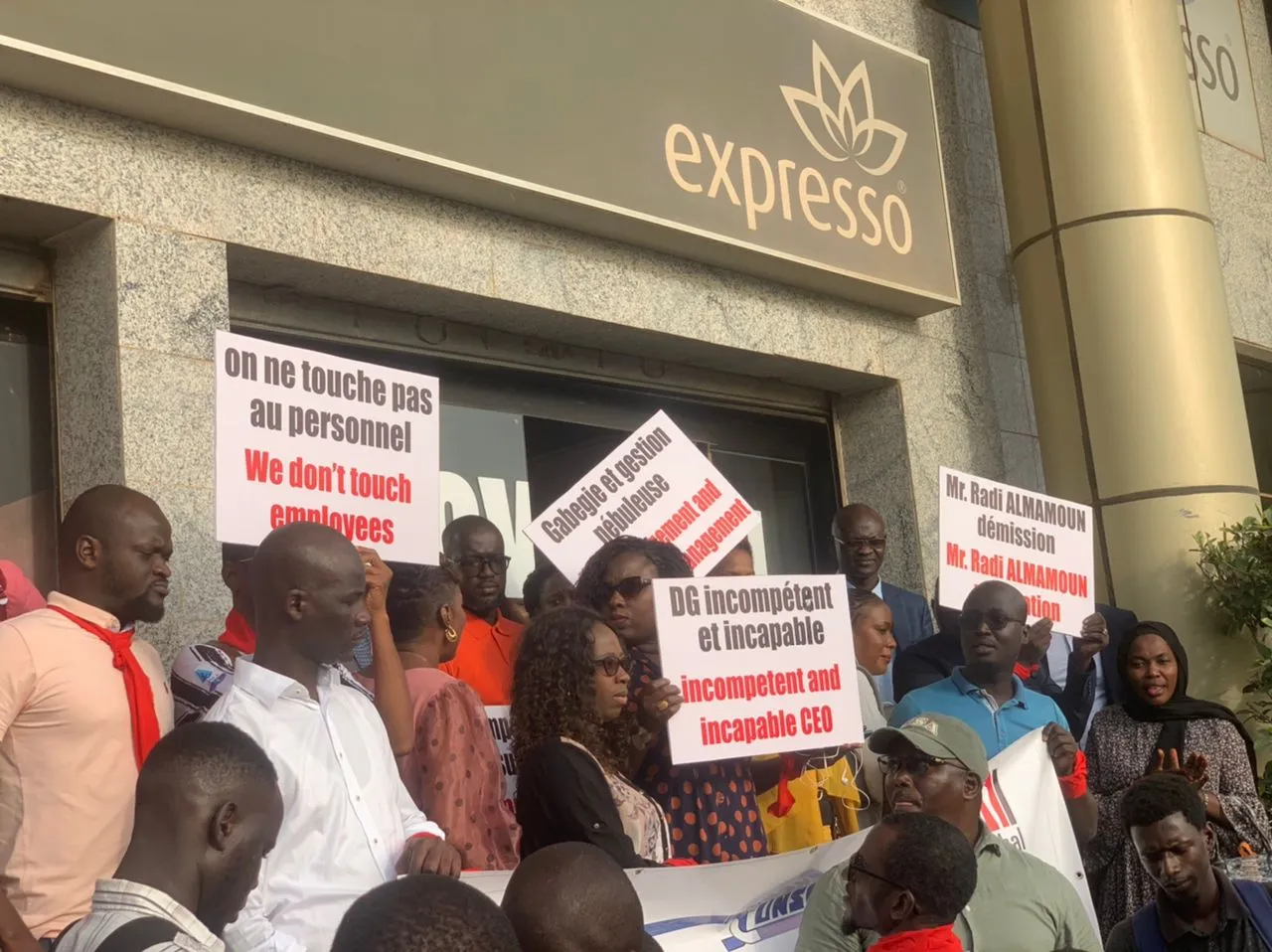 Le DG d’Expresso licencie 36 employés accusés de faute lourde pour une manifestation organisée devant les locaux de la boîte