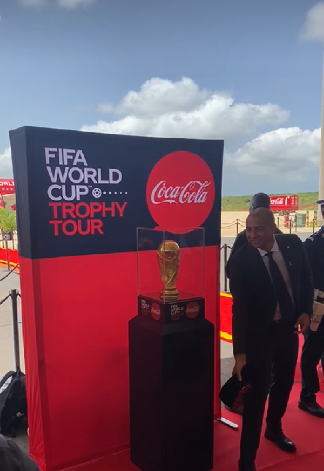 LE TROPHÉE DE LA COUPE DU MONDE EST À DAKAR !