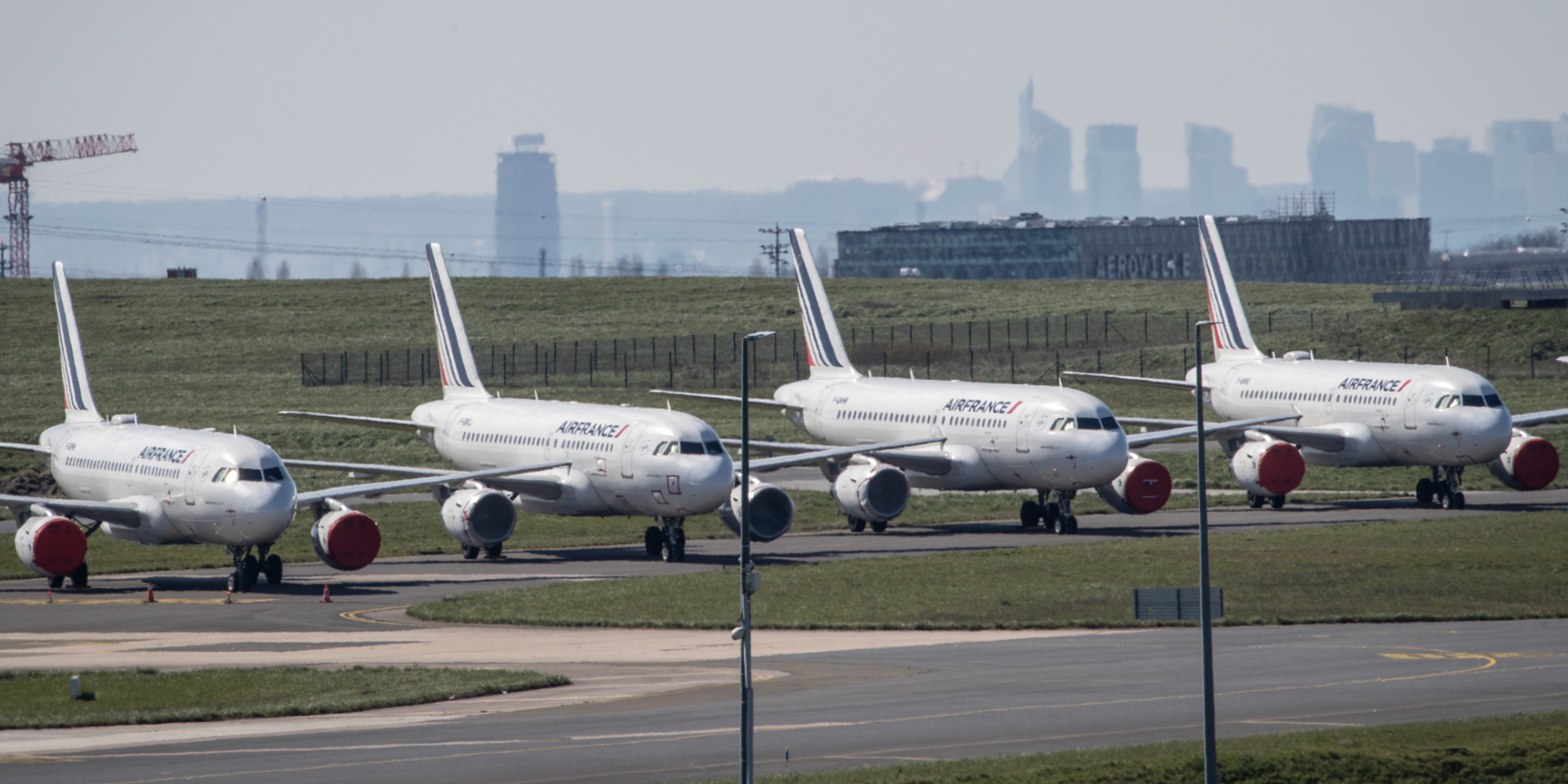 LES AVIONS RESTENT CLOUES AU SOL DANS 17 PAYS AFRICAINS A CAUSE DE LA GREVE DES CONTROLEURS AERIENS DE L’ASECNA !