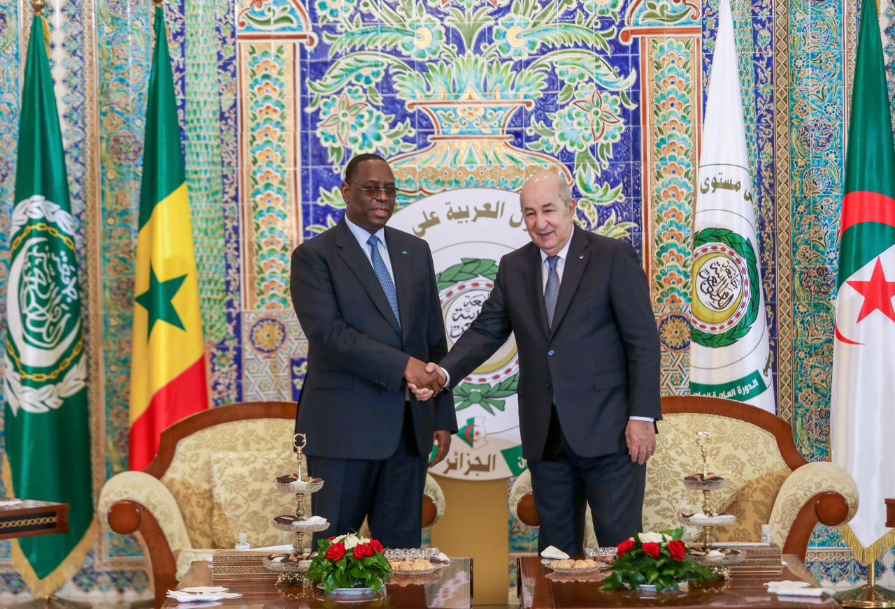 Le chef de l’État est arrivé cet après-midi en Algérie.
