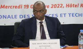 Pour l’industrialisation du Sénégal, Moussa Baldé invite les jeunes à s’intéresser davantage aux sciences.