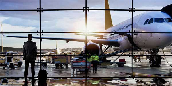 UNE GUERRE OUVERTE ENTRE LES CONTROLEURS AERIENS ET LEUR DIRECTEUR GENERAL.