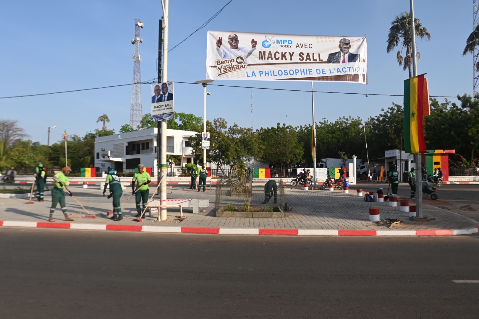 Tambacounda, 26 déc (Ledakarois221)– Les préparatifs de l’accueil du président de la République et des membres du gouvernement.