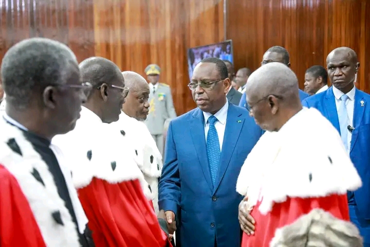 𝗥𝗘𝗡𝗧𝗥ÉE 𝗗𝗘𝗦 𝗖𝗢𝗨𝗥𝗦 𝗘𝗧 𝗧𝗥𝗜𝗕𝗨𝗡𝗔𝗨𝗫, MACKY SALL PREND LA DÉFENSE DES MAGISTRATS.
