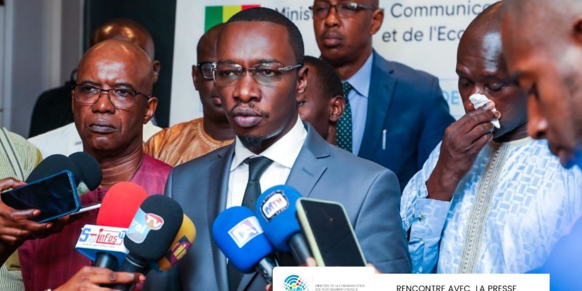 «Journée sans presse », édito face au « monstre »: le ministre de la communication exprime son désaccord