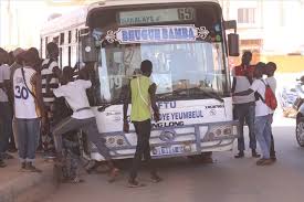 FAIT INÉDIT: ÉVANOUISSEMENT D’UNE FILLE DANS LE BUS TATA 34