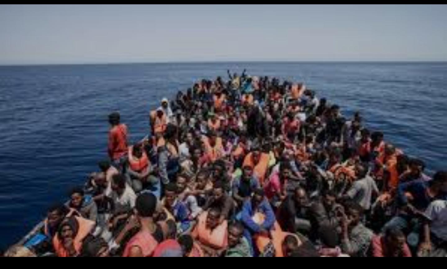 SOCIÉTÉ-Émigration Clandestine : Une pirogue avec 250 personnes à bord, fait 2 morts, échoue à la plage de Gadaye