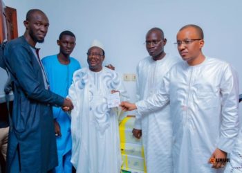 12040 PARRAINS DU MOUVEMENT OSYS DE OUMAR SOW RESPONSABLE POLITIQUE À YEUMBEUL KEUR MASSAR À AMADOU BA