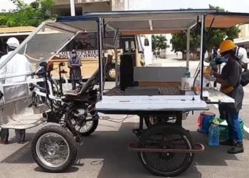 Auto Gazelle : Voiture Solaire fabriquée au Senegal par les étudiants.