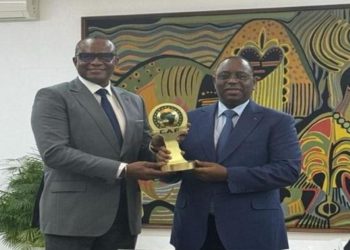 SPORT-CAF Awards : Macky Sall a reçu son trophée