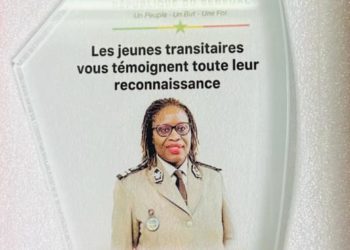 SOCIÉTÉ-Douane : les jeunes transitaires rendent hommage à Arva Kane pour son travail remarquable