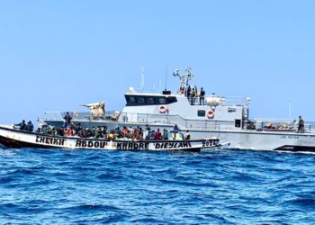 Émigration clandestine : Une pirogue avec 85 personnes à bord interceptée par la marine nationale