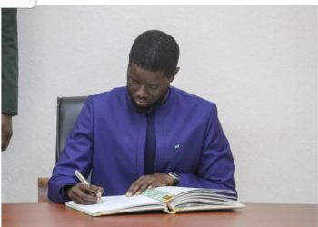 Bassirou Diomaye Faye annule un décret octroyant des salaires de 1.5 à 2,8 millions aux anciens ministres