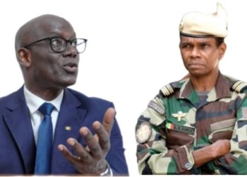 Promouvoir par décret un officier de gendarmerie radié et bannir dans la foulée un Général dont la réputation va bien au-delà des troupes…(PAR THIERNO ALASSANE SALL)
