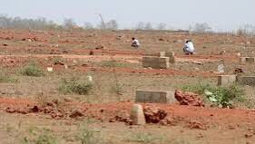 ESCROQUERIE : UNE COURTIÈRE CONDAMNÉE POUR AVOIR VENDU DES TERRAINS INEXISTANTS À UN NON-VOYANT