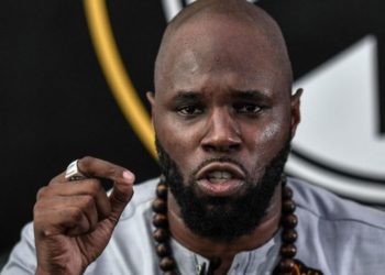 SA GARDE A VUE PROLONGEE : Kémi SEBA poursuivi pour «intelligence avec une puissance étrangère»