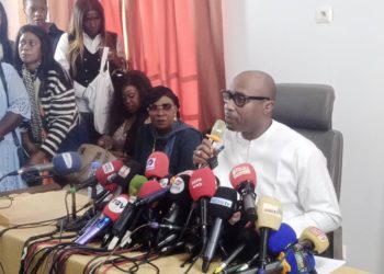 BARTH TIRE SUR TOUT À BOUT PORTANT.