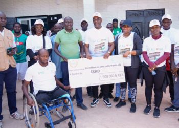 Randonnée Pédestre à Ziguinchor L’AIOD et LA DOUANE OFFRENT DES LOTS DE MATÉRIEL.