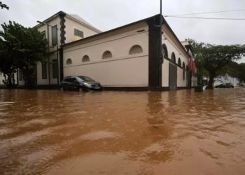 Le Cyclone Garance détruit l’Île de la Reunion