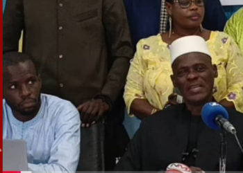 LA FÉDERATION NATIONALE DES ENSEIGNANTS LIBÉRAUX (FNEL) TAPE SUR LA TABLE