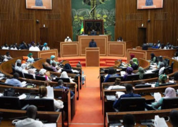 Adoption de la loi portant amnistie mars 2024 : majorité et opposition à couteaux tirés