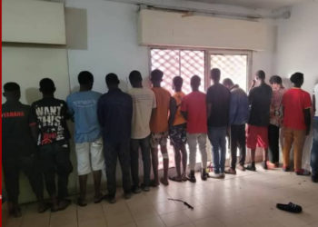 Senegal-quatorze (14) individus principalement de nationalités étrangères interpellés au marché Castors avec 980g de chanvre indien (vrac et cornets), 61 képas de Kush et 14 pierres de crack.