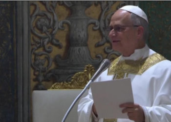 Léon XIV appelle les médias à une communication désarmée