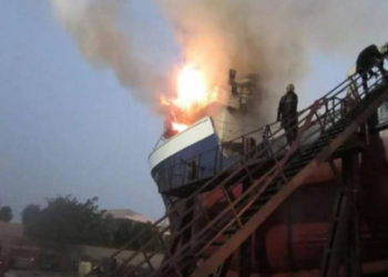 Un bateau prend feu au mole 10 au pôle autonome de Dakar