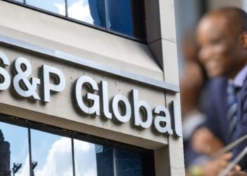 S&P estime désormais la dette du Sénégal à 118 % du PIB. Cette dégradation reflète la fragilité budgétaire croissante du pays et une forte pression sur ses besoins de financement.