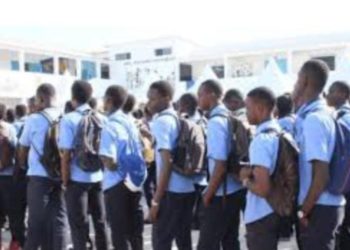 La FENAPES dénonce la gestion opaque des écoles