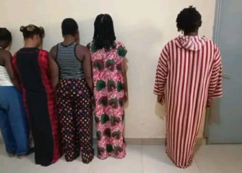 Kédougou : un réseau présumé de prostitution démantelé, une tenancière de bar déférée au parquet